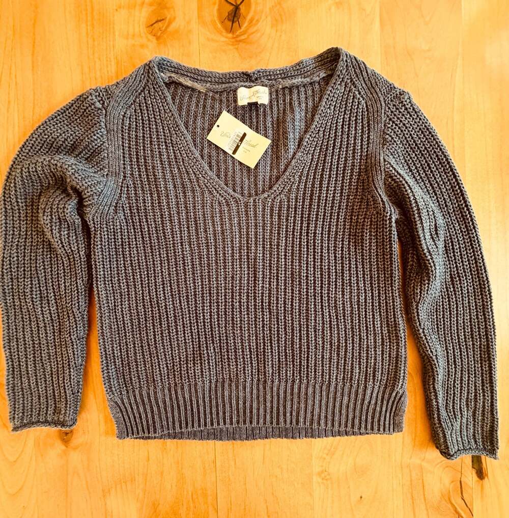 Universal Thread Women's Wide V-Neck Pullover Sweater Size XS Blue New